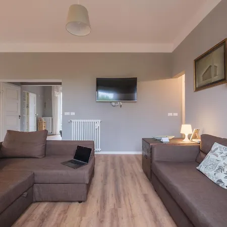 Elegance And Comfort In The Heart Of Apartment *