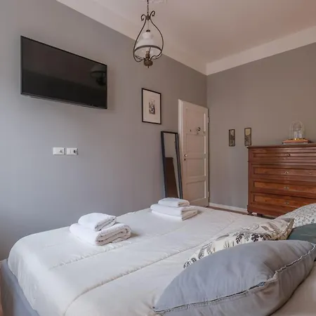 Elegance And Comfort In The Heart Of Apartment Bologna