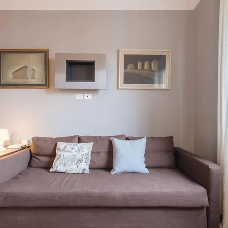 Elegance And Comfort In The Heart Of Apartment
