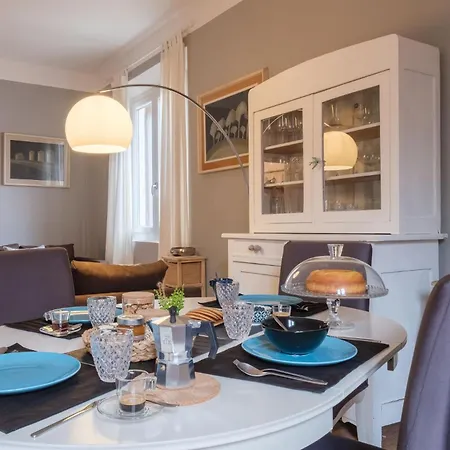 Elegance And Comfort In The Heart Of Apartment *