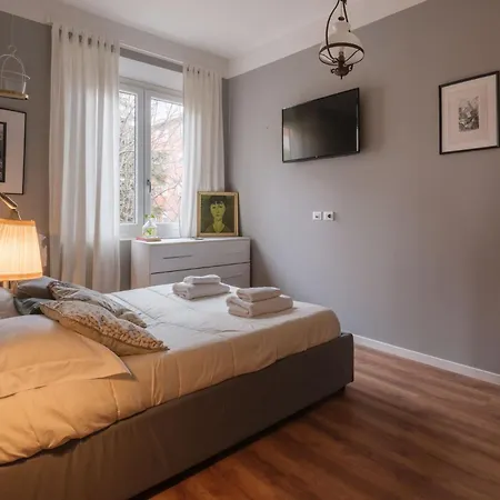 Elegance And Comfort In The Heart Of Apartment